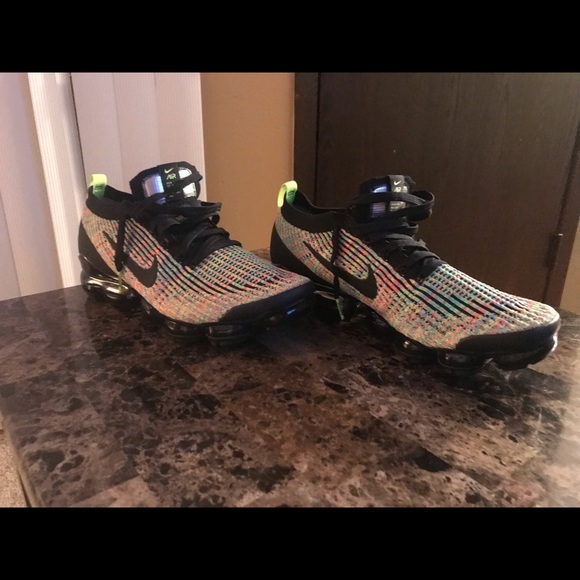 Nike - Picture 2 of 6